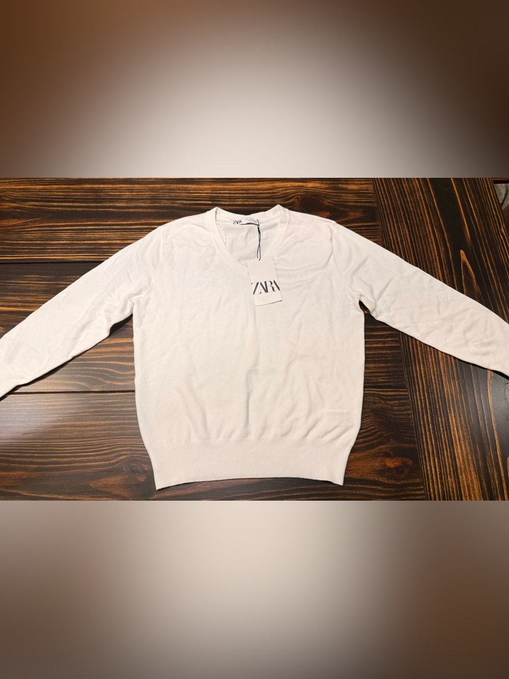 NWT ZARA white V-neck fine knit sweater in size Large